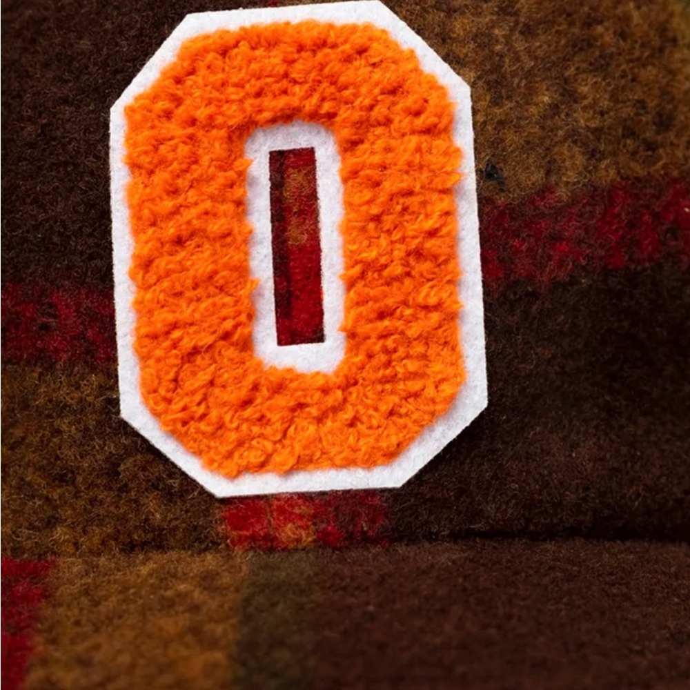 Oyster holding Capital O Wool Hat (Orange/Brown) - Picture 4 of 4